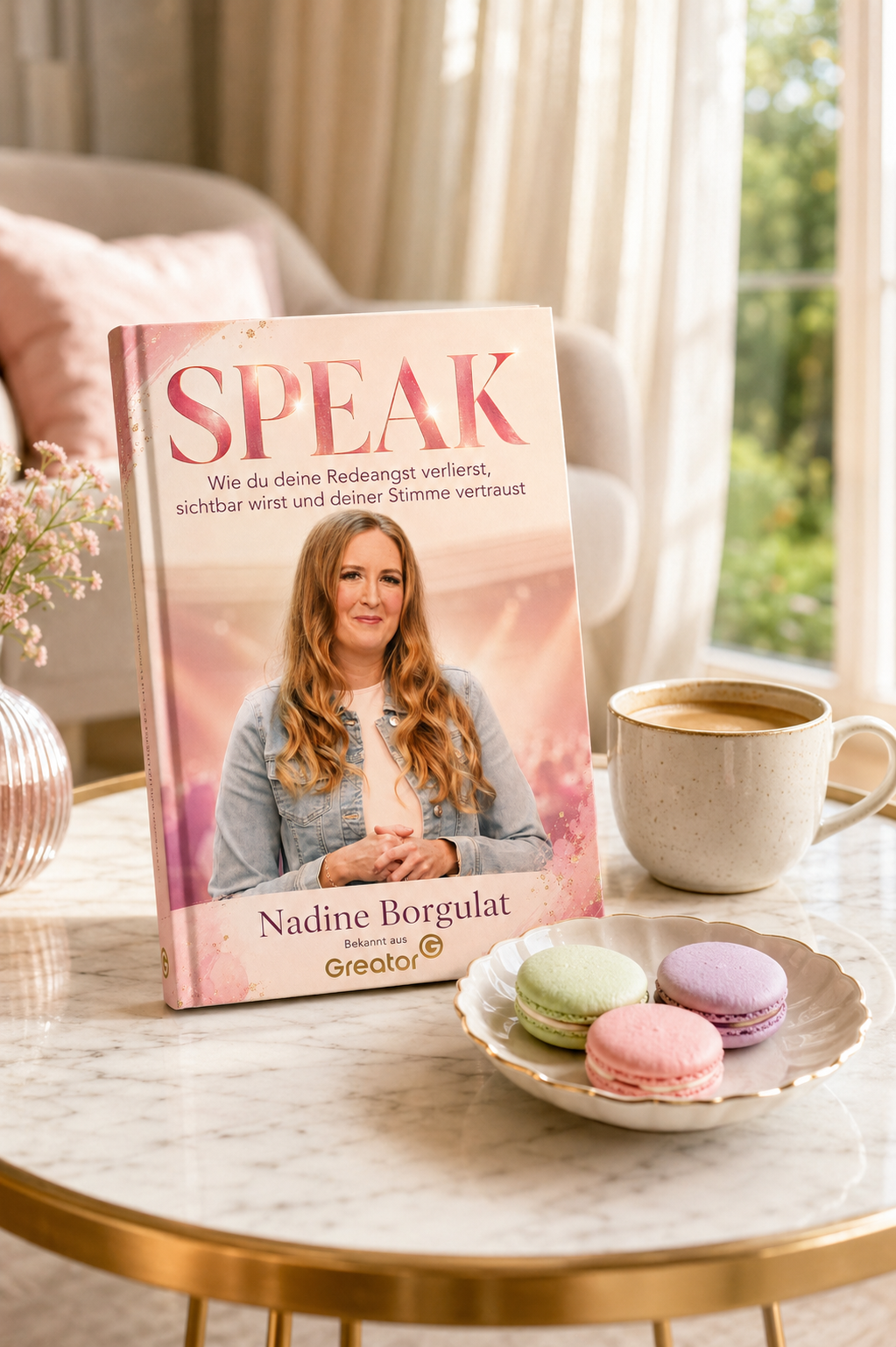 SPEAK Buch von Nadine Borgulat auf einem Tisch